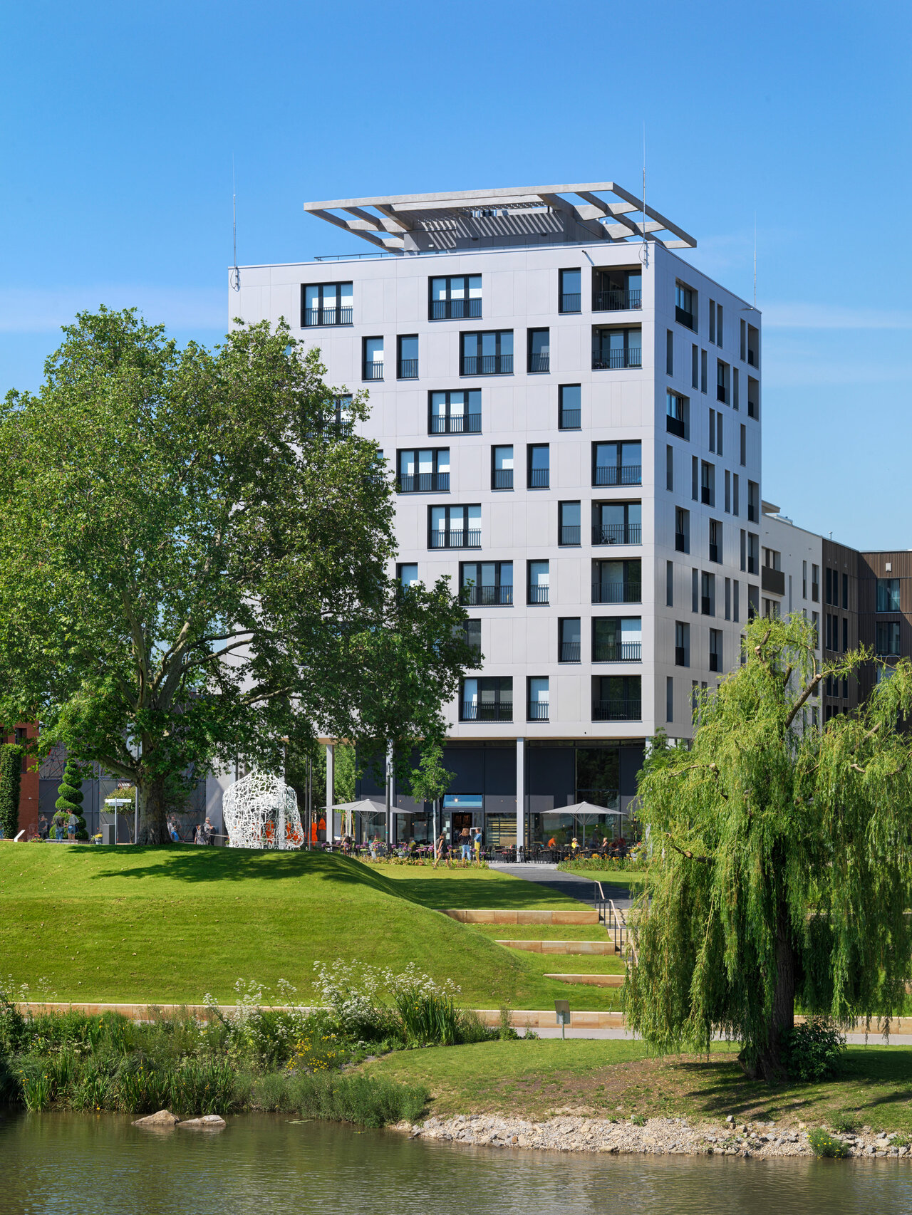 Gebäude hinter Park SKAIO Heilbronn